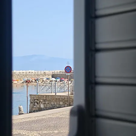 Maree Boutique - Marina Di ピッツォ